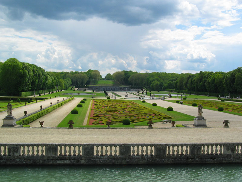 19 Chateau de Vaux le Vicomte (35) Les jardins à la française.jpg