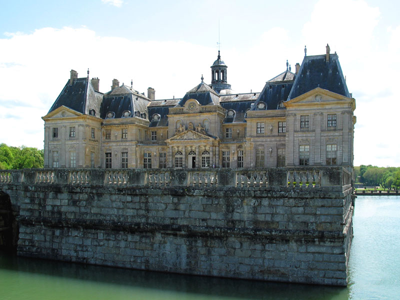 1 Chateau de Vaux le Vicomte Façade nord et les douves.jpg