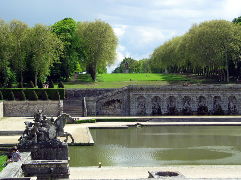 21 Chateau de Vaux le Vicomte (48) Les fontaines et grottes.jpg