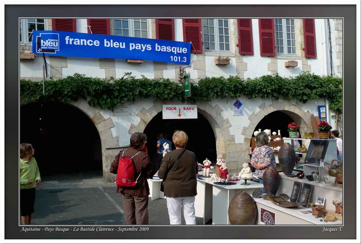 Click gauche pour agrandir - Left click to enlarge Carnets de voyages Aquitaine Pays Basque Basse Navarre La Bastide Clairence (11)
