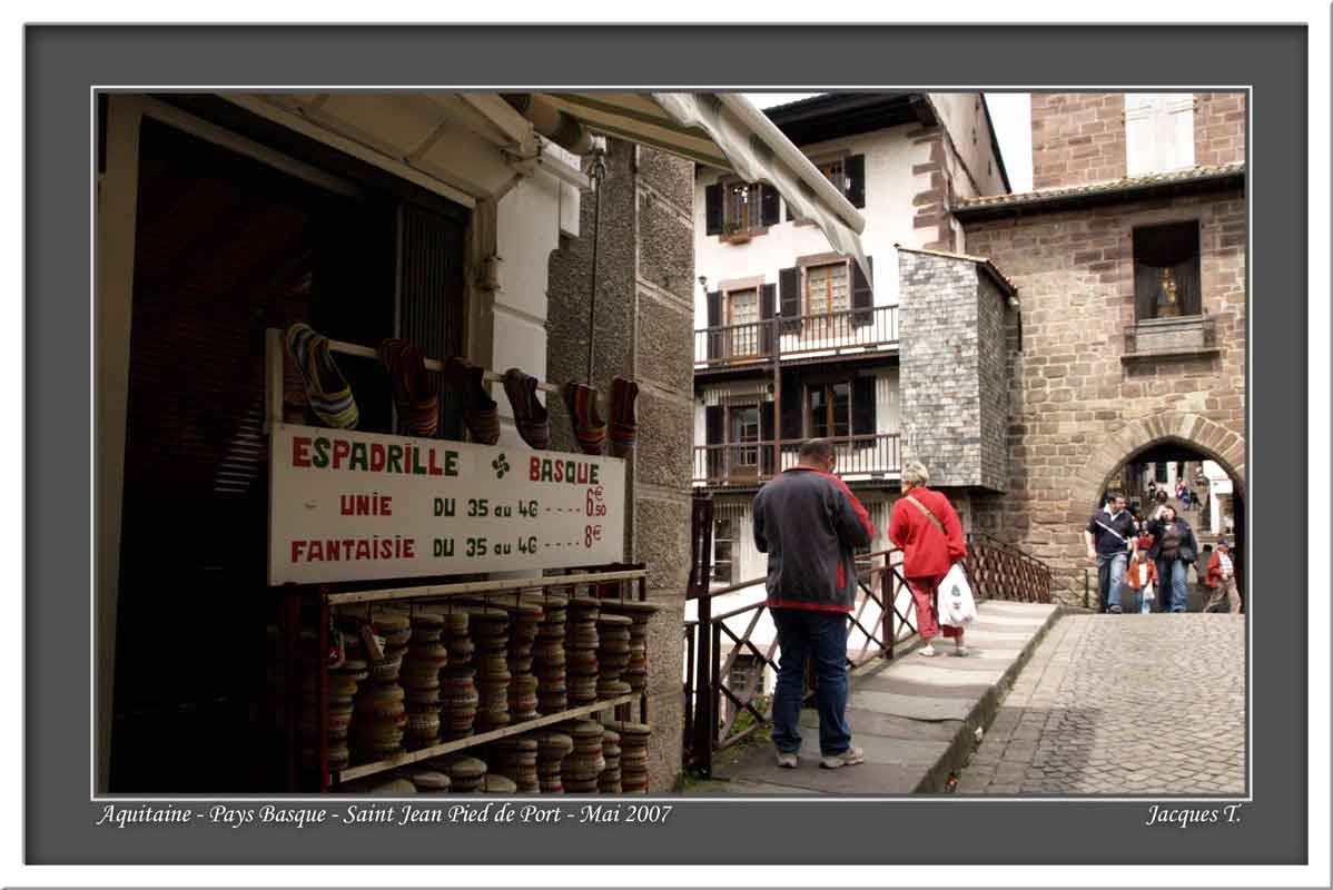 Click gauche pour agrandir - Left click to enlarge Carnets de voyages Aquitaine Pays Basque Basse Navarre Saint Jean Pied de Port (51)